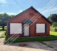 Building Photo - 1003 1/2 S 9th-