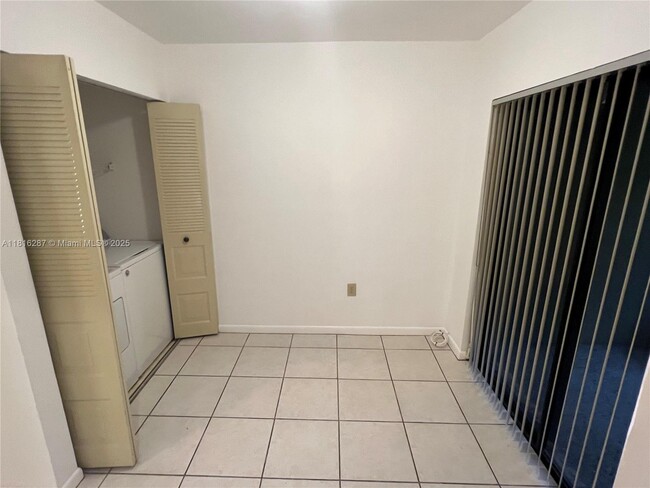 Building Photo - 586 Westree Ln