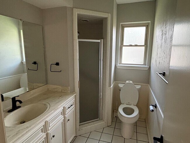 Building Photo - 4201 Valley Dr