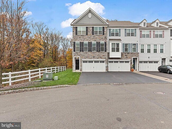 Building Photo - 523 Chestnut Ct