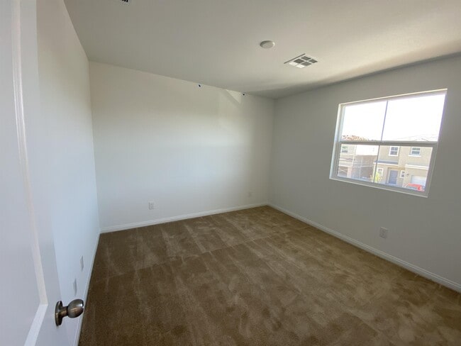 Building Photo - 2212 Stone Well Rd