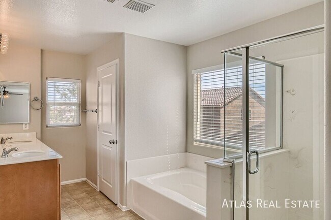 Building Photo - 6645 Evening Grosbeak Pl