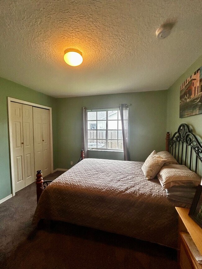 Building Photo - Western Port St. Lucie 3/2/2 with flex/roo...