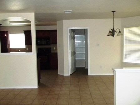 Building Photo - 6205 Charlotte Ln