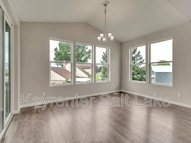 Building Photo - 31 N Palomino Way