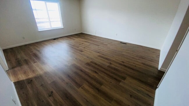 Building Photo - Gorgeous Remodeled Spacious 4 bedroom