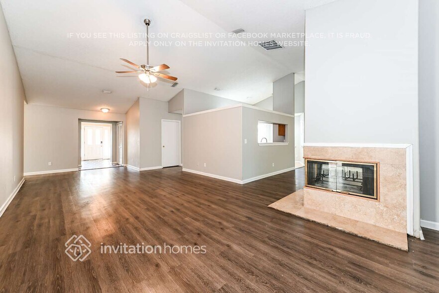 Building Photo - 2139 Lady Di Ln