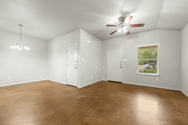 Building Photo - 1521 Aztec Trce