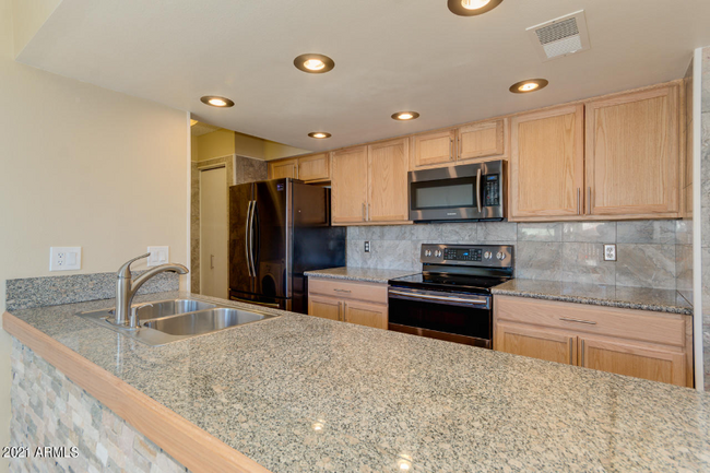 Building Photo - 8037 N 32nd Dr