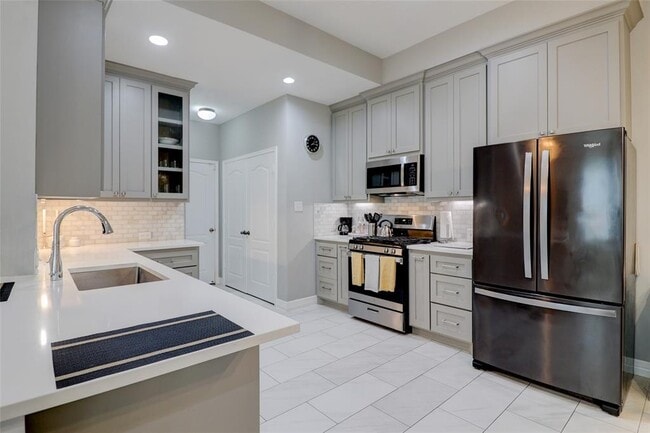 Building Photo - 5339 Canyon Hollow Dr