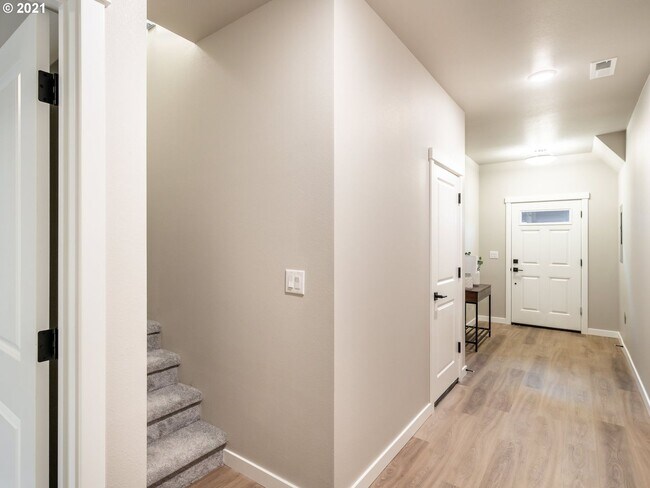 Building Photo - 3857 SE 92nd Ave