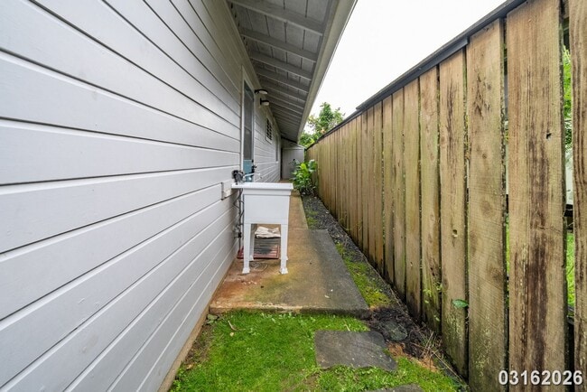 Building Photo - 4 Bed 3 Bath in Kalihi Valley