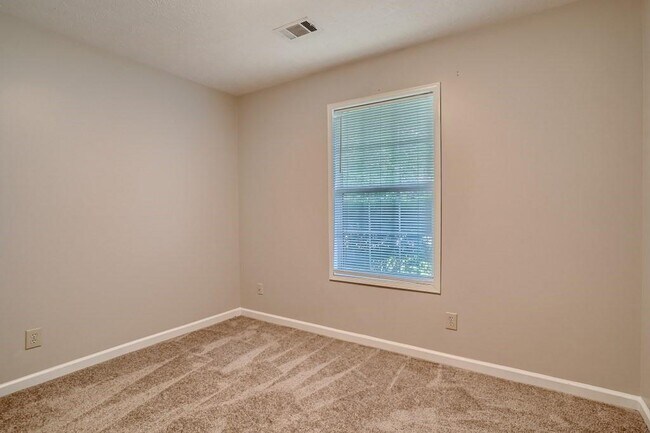 Building Photo - 4003 River Rock Way