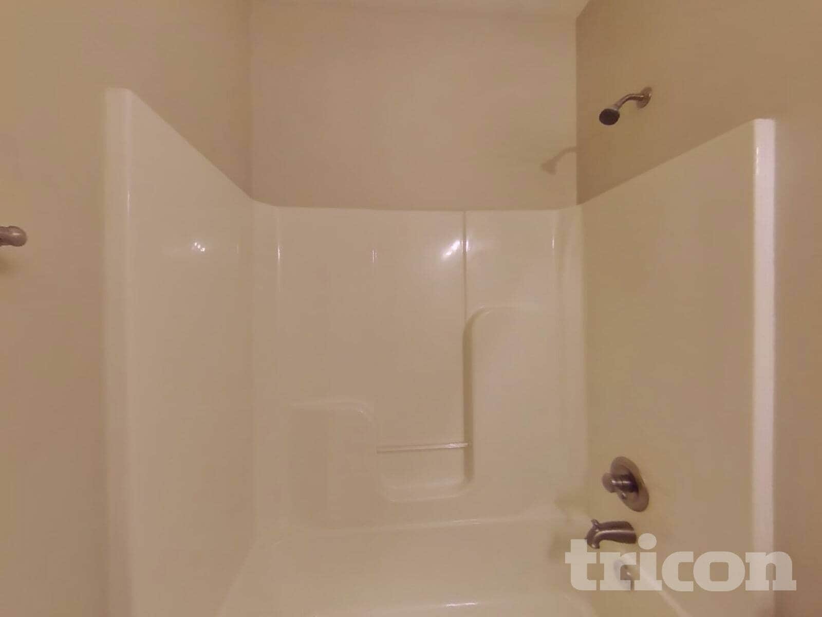 Building Photo - 4687 Bayview Dr