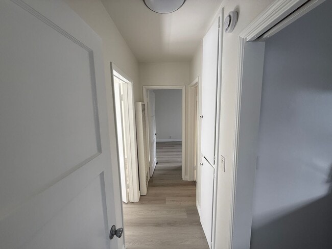 Building Photo - Beautiful 2 Bedroom Belmont Shore Apartment for Rent - Garage Parking Included!