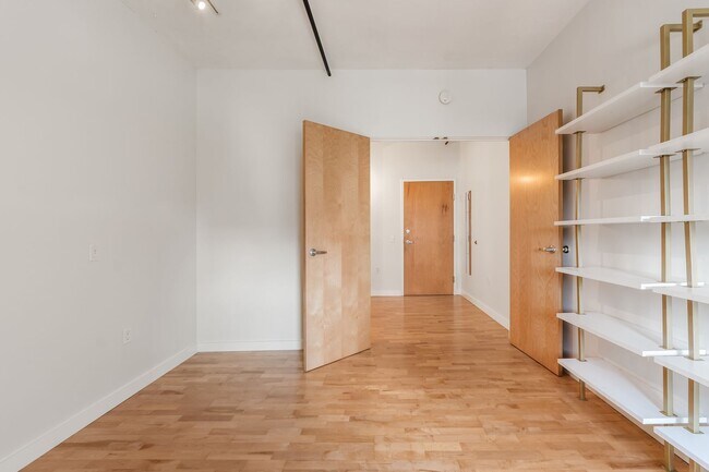 Building Photo - Enjoy all that Logan Circle and Mount Vernon Square have to offer in this modern and bright 2 bed...
