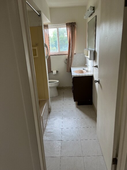 Building Photo - 916 Mt Jackson Rd