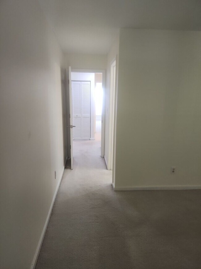 Building Photo - 4100 Sedgewood Dr