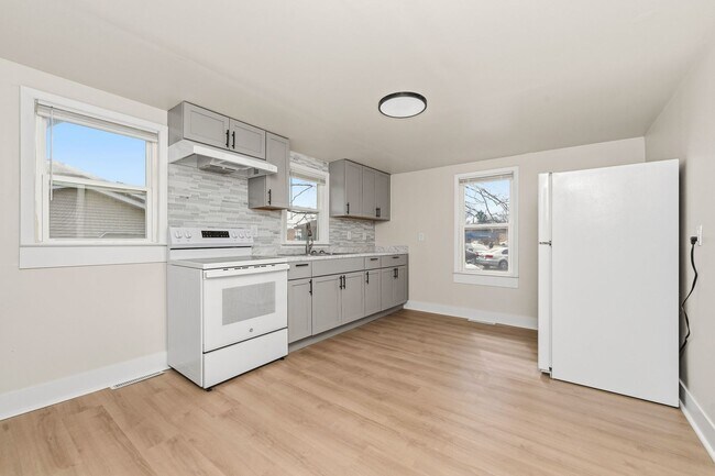 Building Photo - One Bedroom Home in Portage