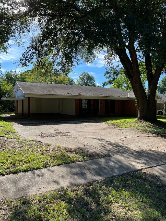 Building Photo - Southern Hills!