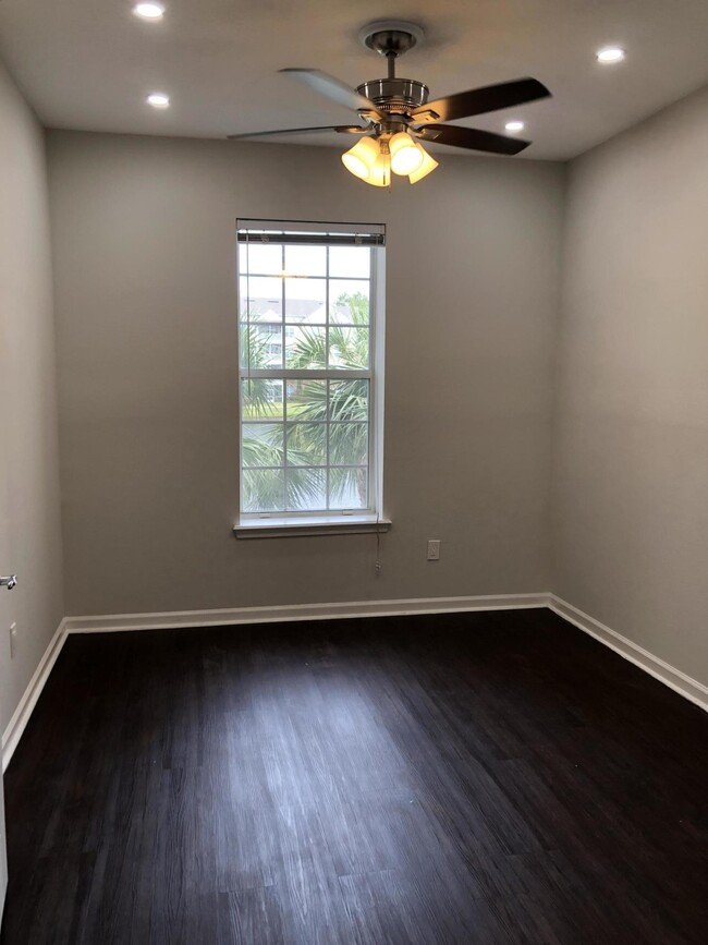 Building Photo - 11251 Campfield Dr