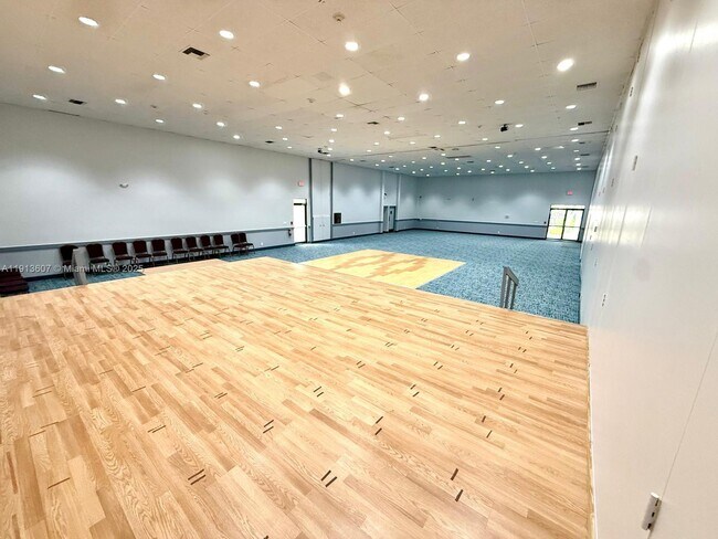 Building Photo - 17021 N Bay Rd