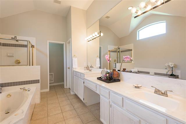 Building Photo - 2221 Grinelle Dr