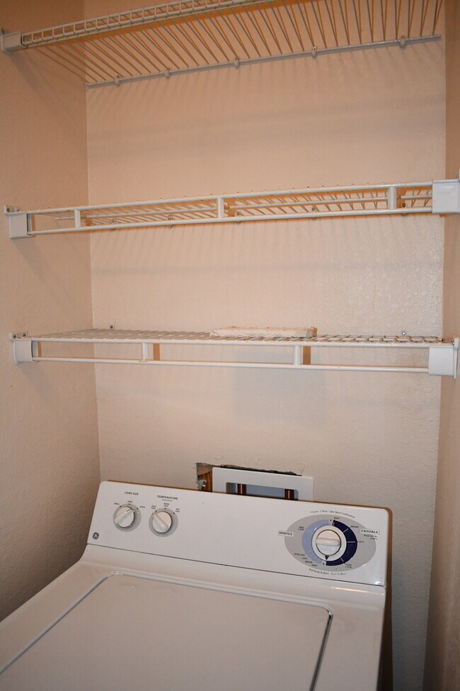 Building Photo - Gardens of Bridgehampton - 3 Bed - 3 Bath - Hardwood Laminate Floors