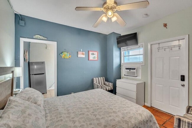 Building Photo - 324 Indiana St