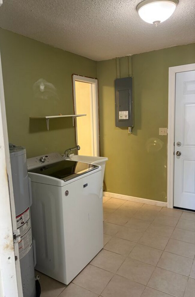 Building Photo - 1134 SE 3rd St