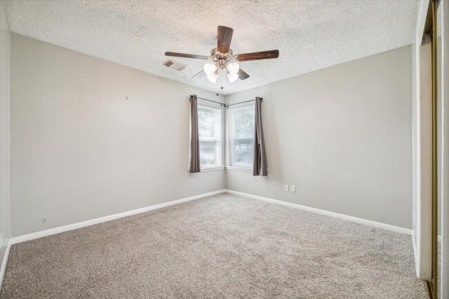 Building Photo - 3613 Lazy Spring Dr