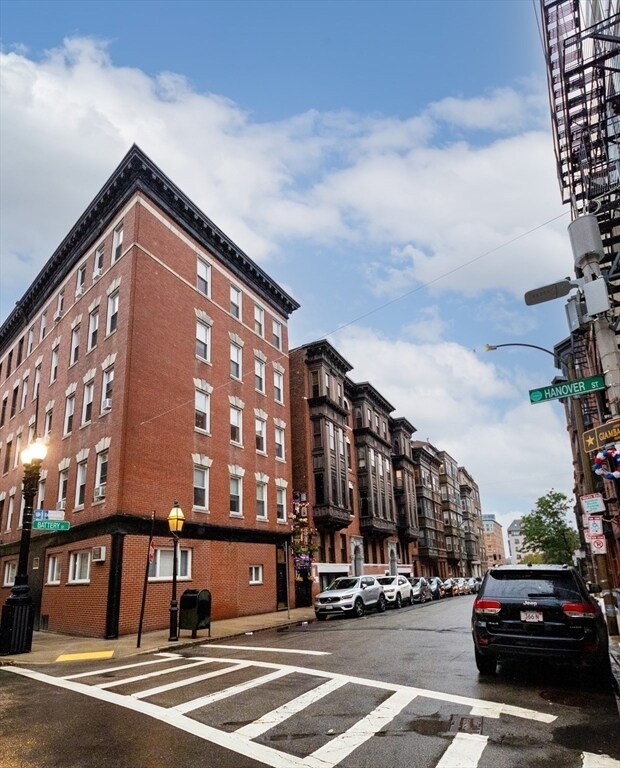 Building Photo - 8 Battery St
