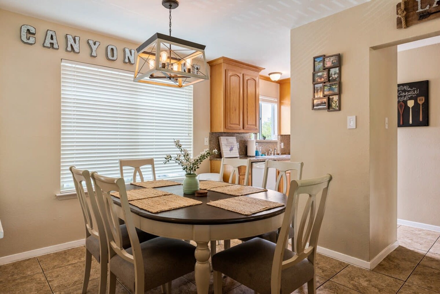 Building Photo - 1029 Parkview Dr