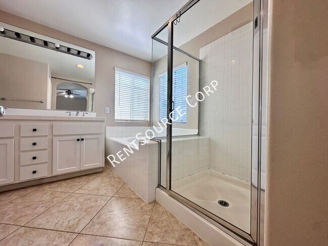 Building Photo - 5053 Woodbridge Ln