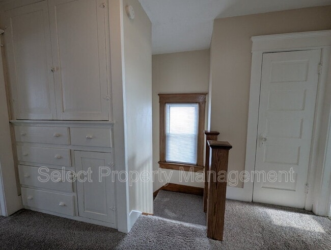 Building Photo - 933 Cottage Ave