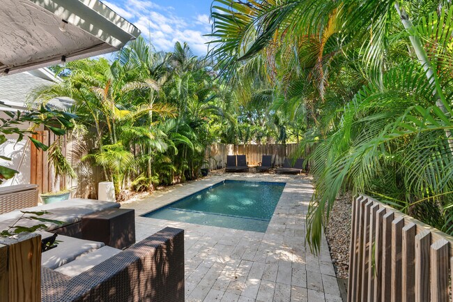 Building Photo - 2221 Florida Blvd