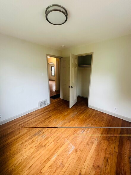 Building Photo - 7806 Underhill Dr