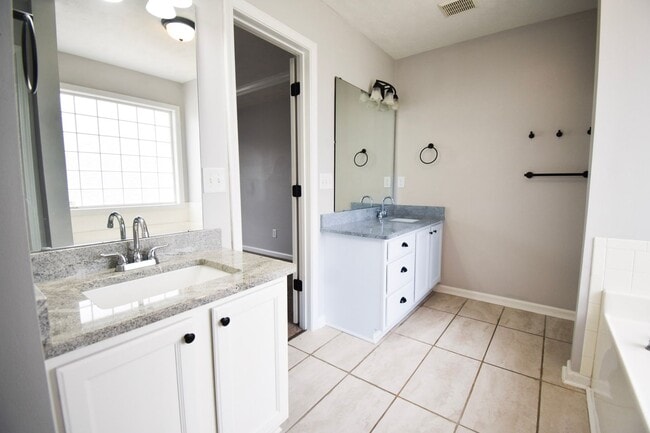 Building Photo - 135 Lenoir Dr