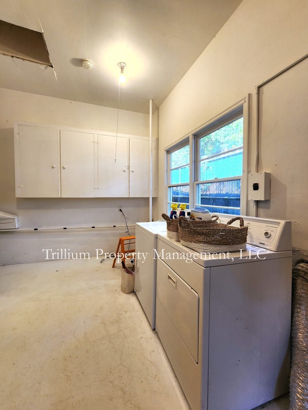 Building Photo - 3206 SW 13th Ave