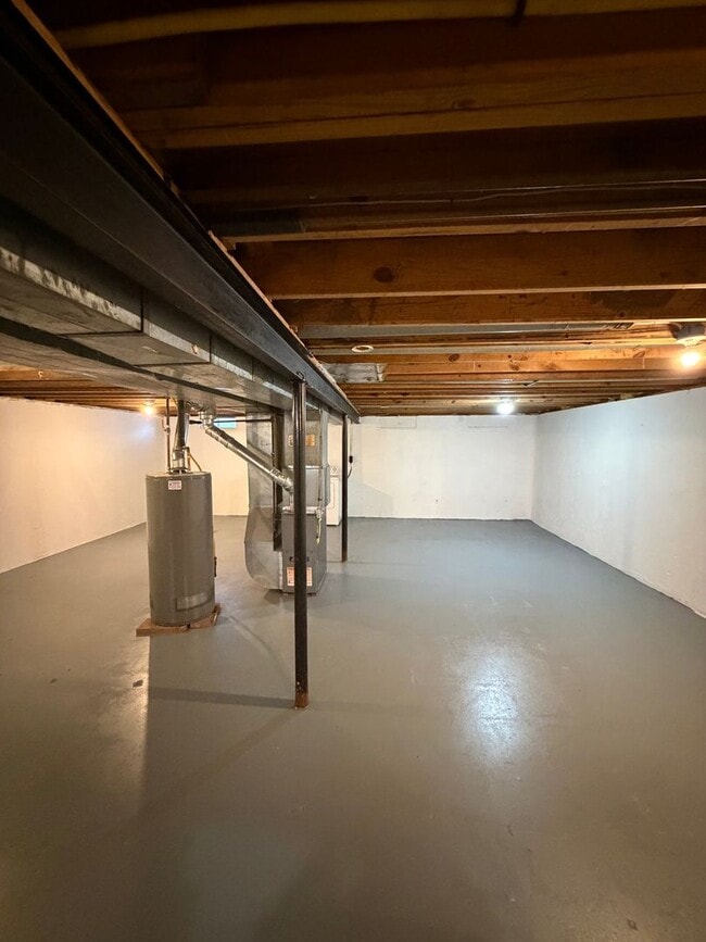 Building Photo - Remodeled 4BR/2BA Home in Lansing — Move in ready