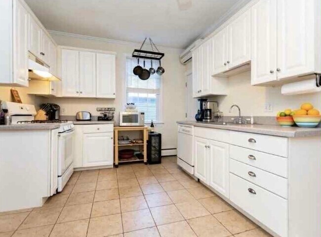 Building Photo - 34 Austin St