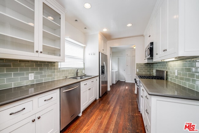 Building Photo - 1211 S Genesee Ave