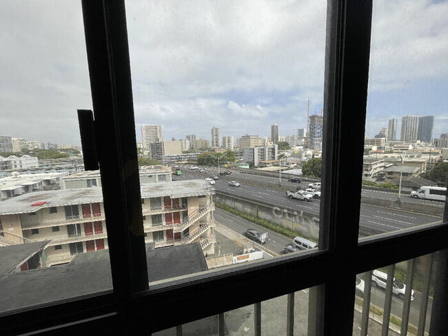Building Photo - LUNA-LIHO TOWERS 1/1/1 sec, A/C, W/D, lanai
