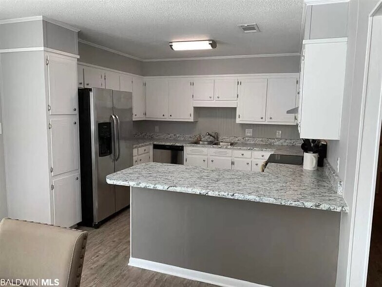 Kitchen with lots of counter space, microwave, refrigerator, dishwasher, disposal, oven/stove - 113 Penny Ln