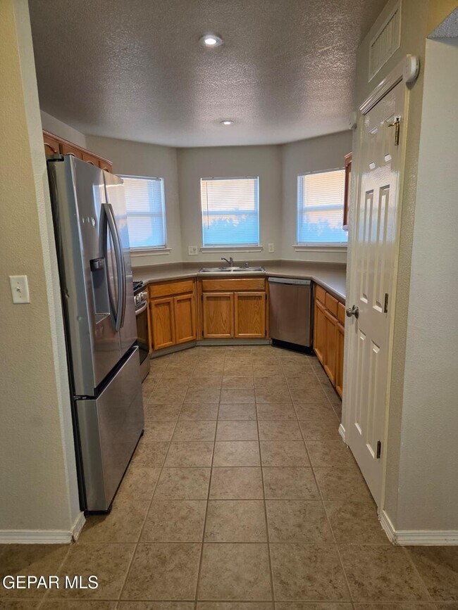 Building Photo - 2988 Tierra Cortez Ave