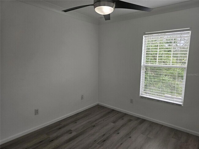 Building Photo - 9153 Oak Fern Dr