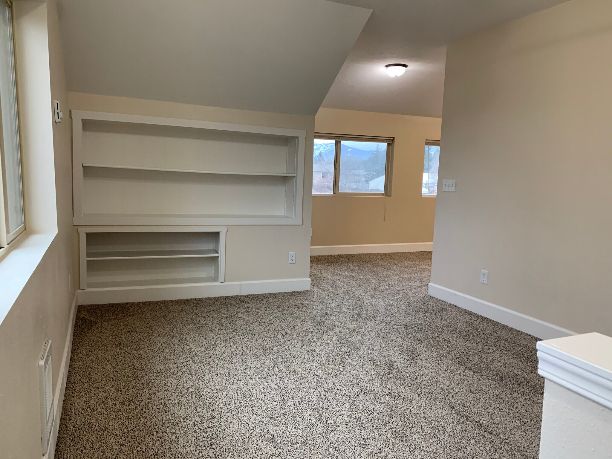 Building Photo - 307 N Bowdish Rd