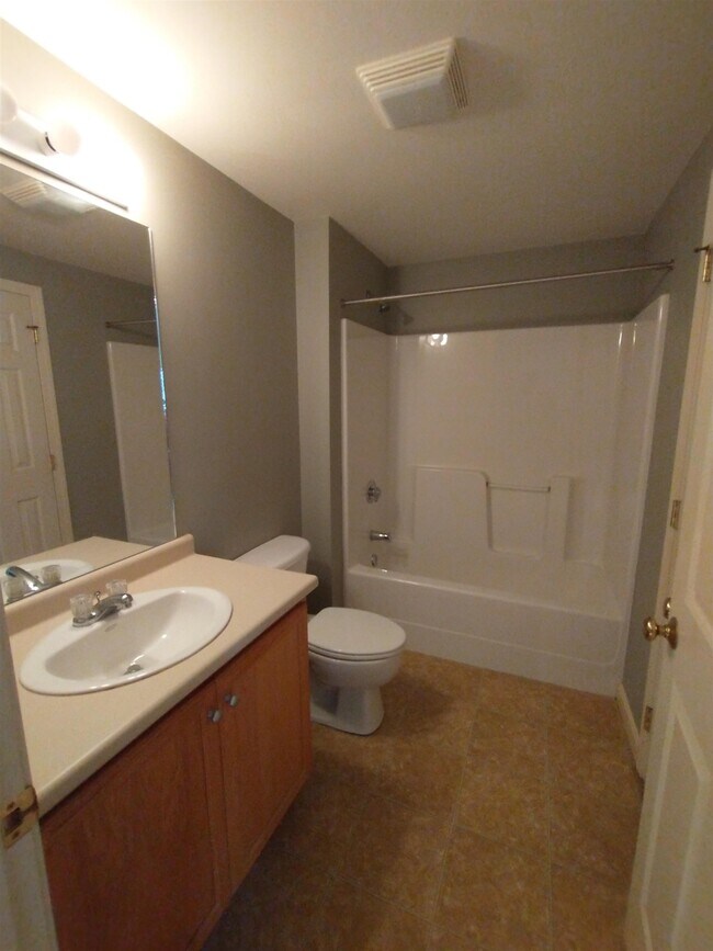 Building Photo - 2 Crestview Cir