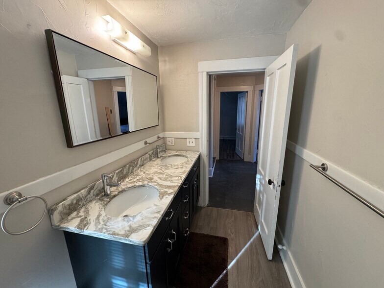 Building Photo - 258 Main St