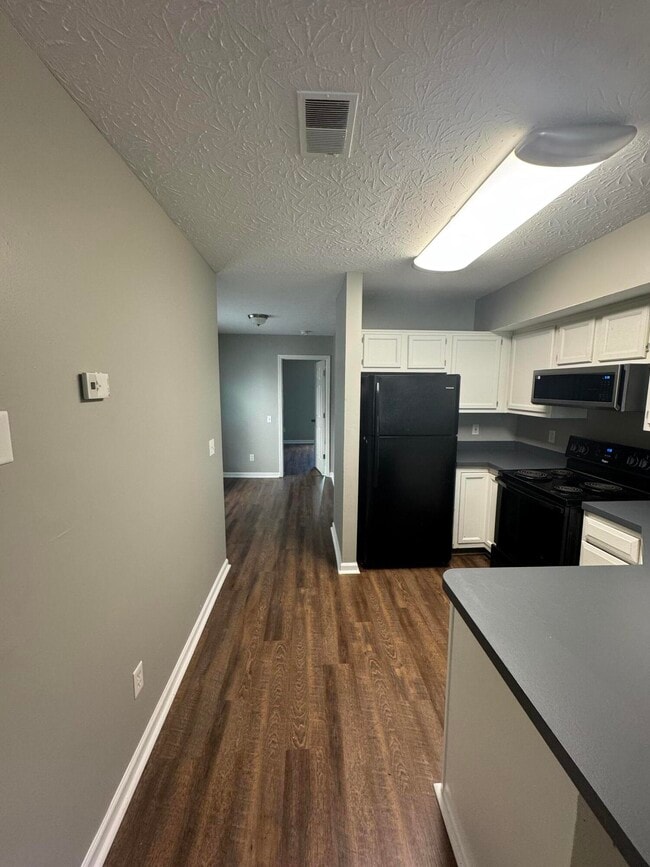Building Photo - 210 Mousas Way
